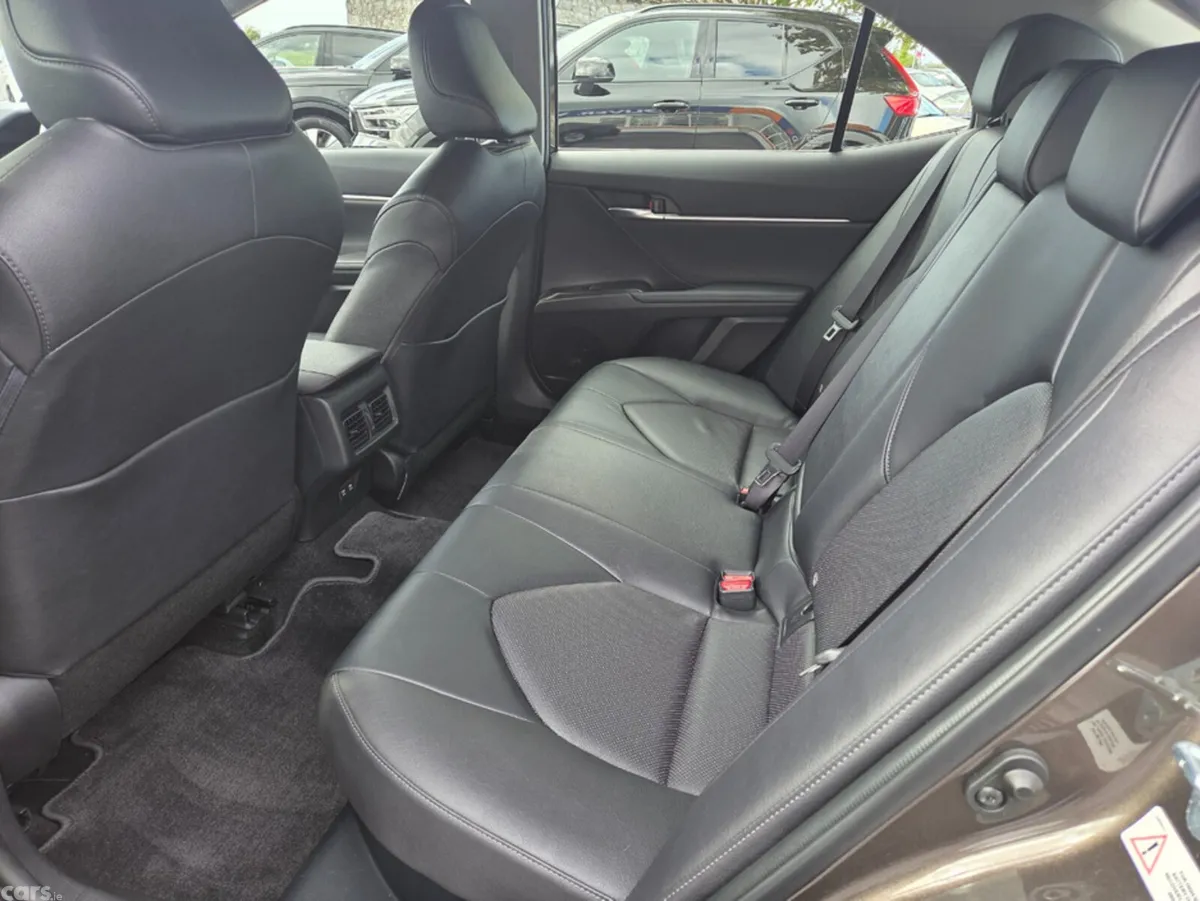 Toyota Camry Saloon, Petrol Hybrid, 2021, Grey