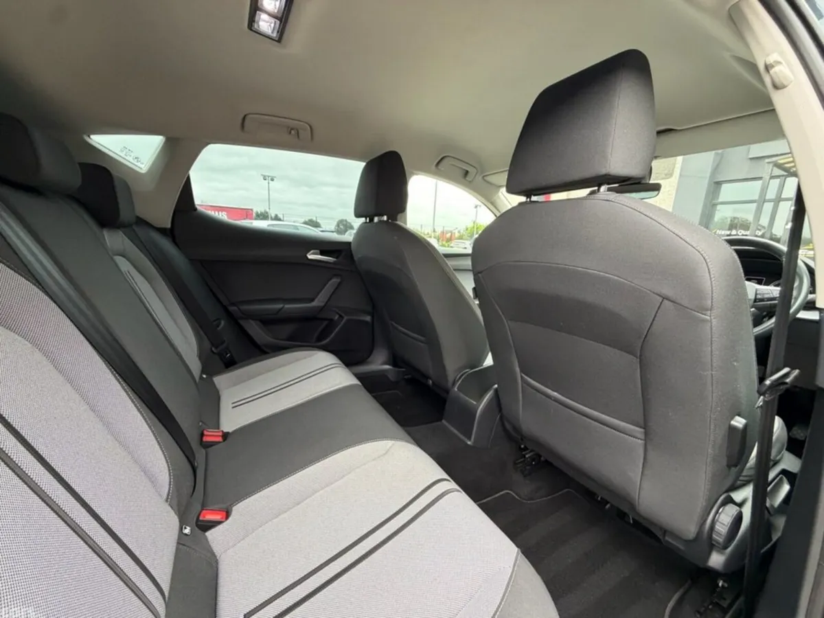 SEAT Leon Hatchback, Diesel, 2023, Grey