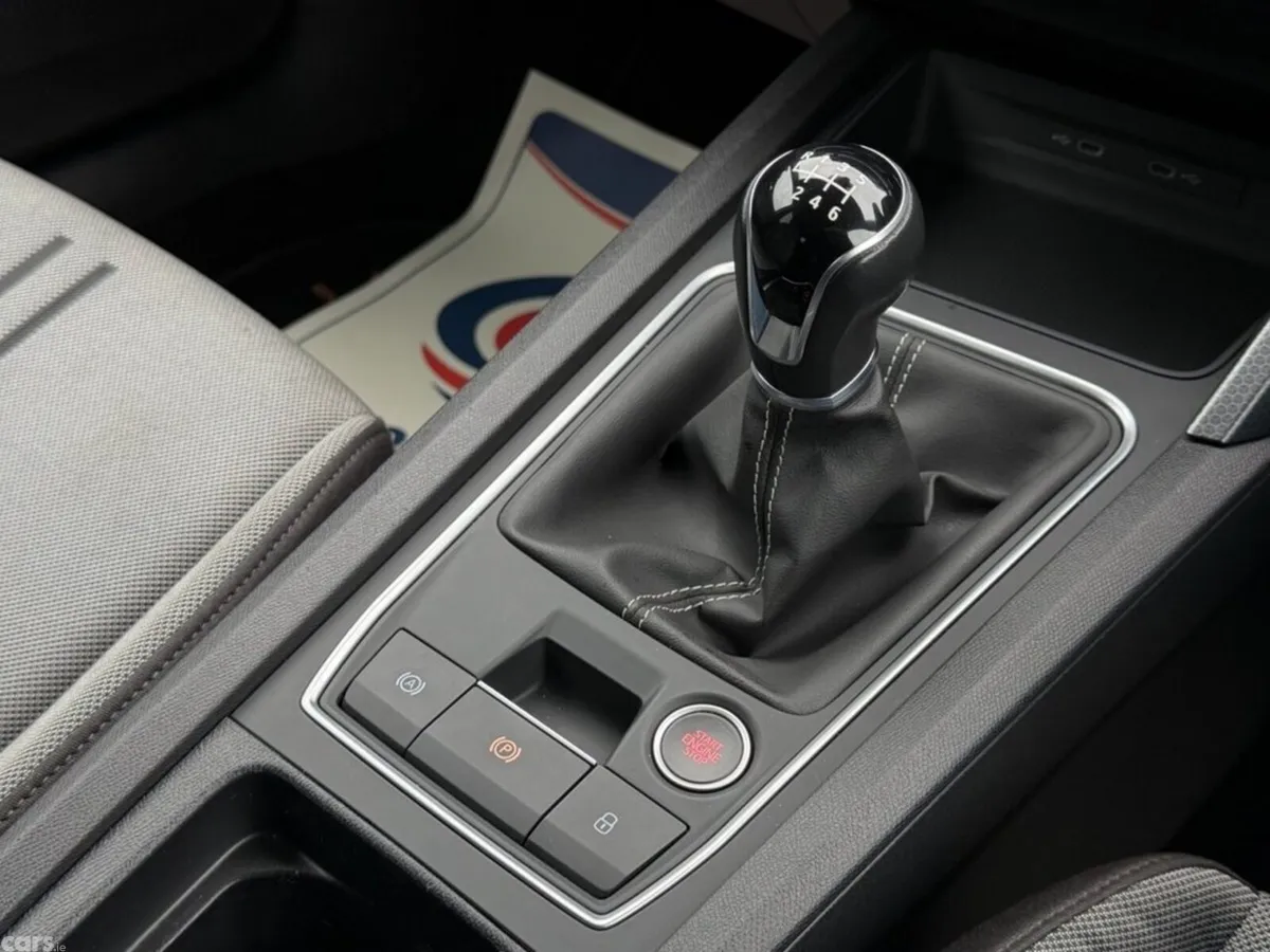 SEAT Leon Hatchback, Diesel, 2023, Grey
