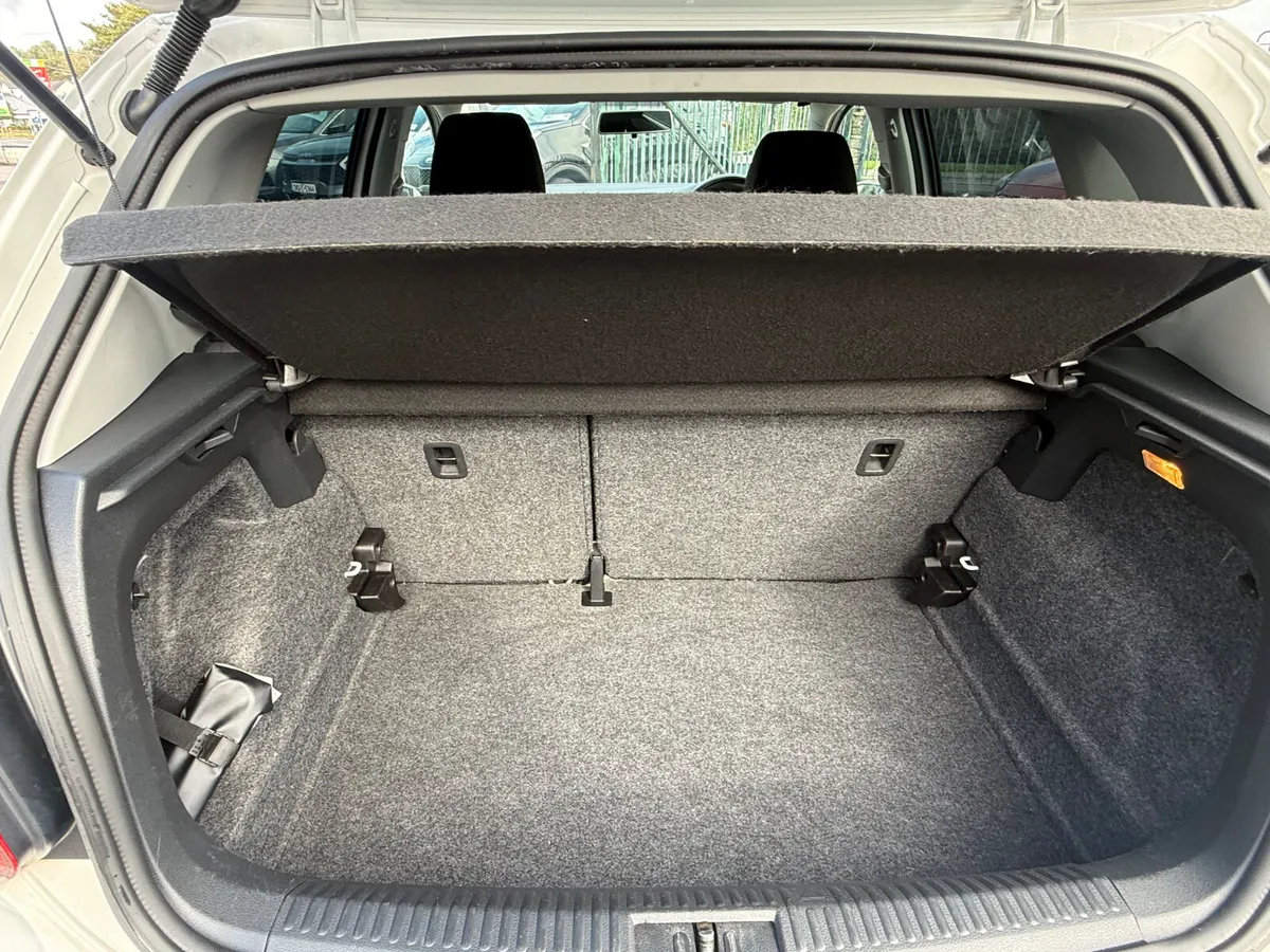 Volkswagen Polo Hatchback, Petrol, 2012, White