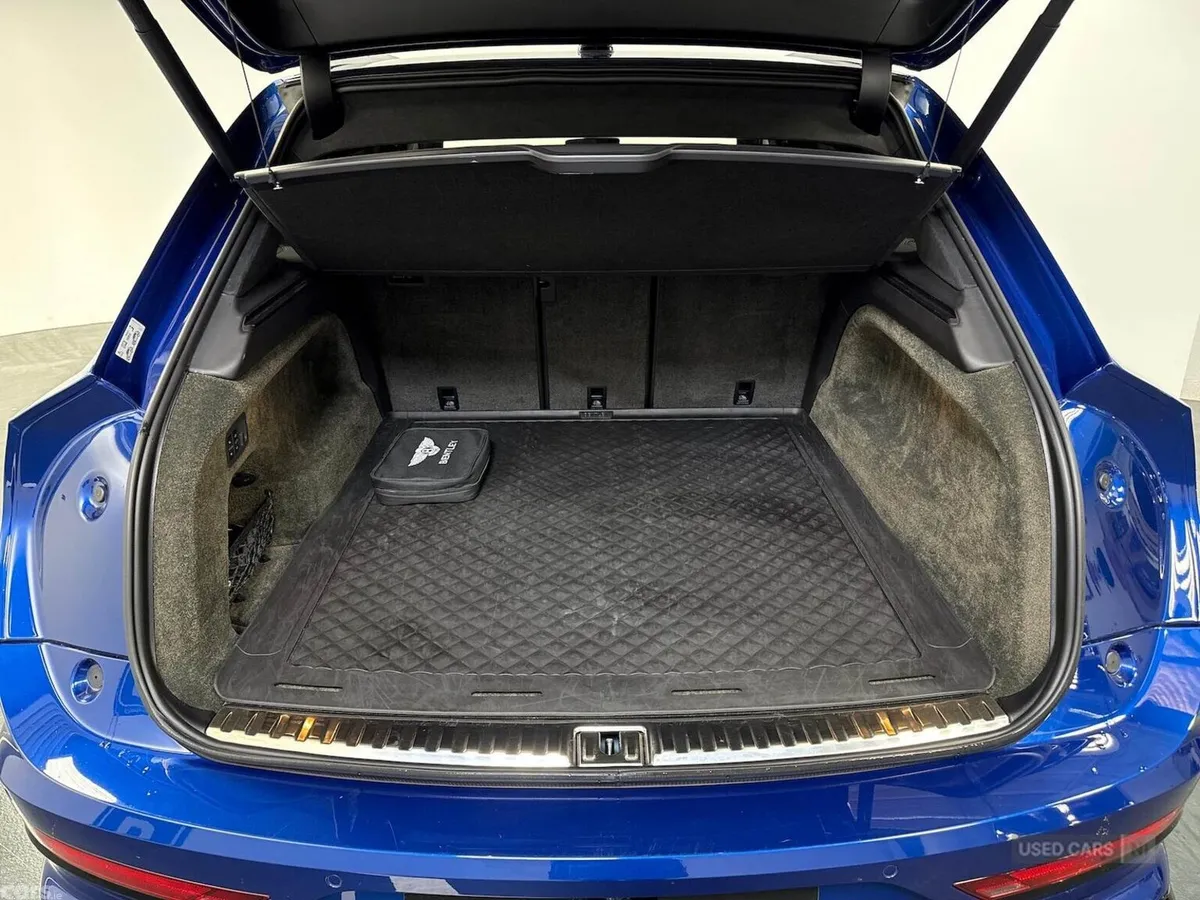 Bentley Bentayga SUV, Petrol, 2023, Blue