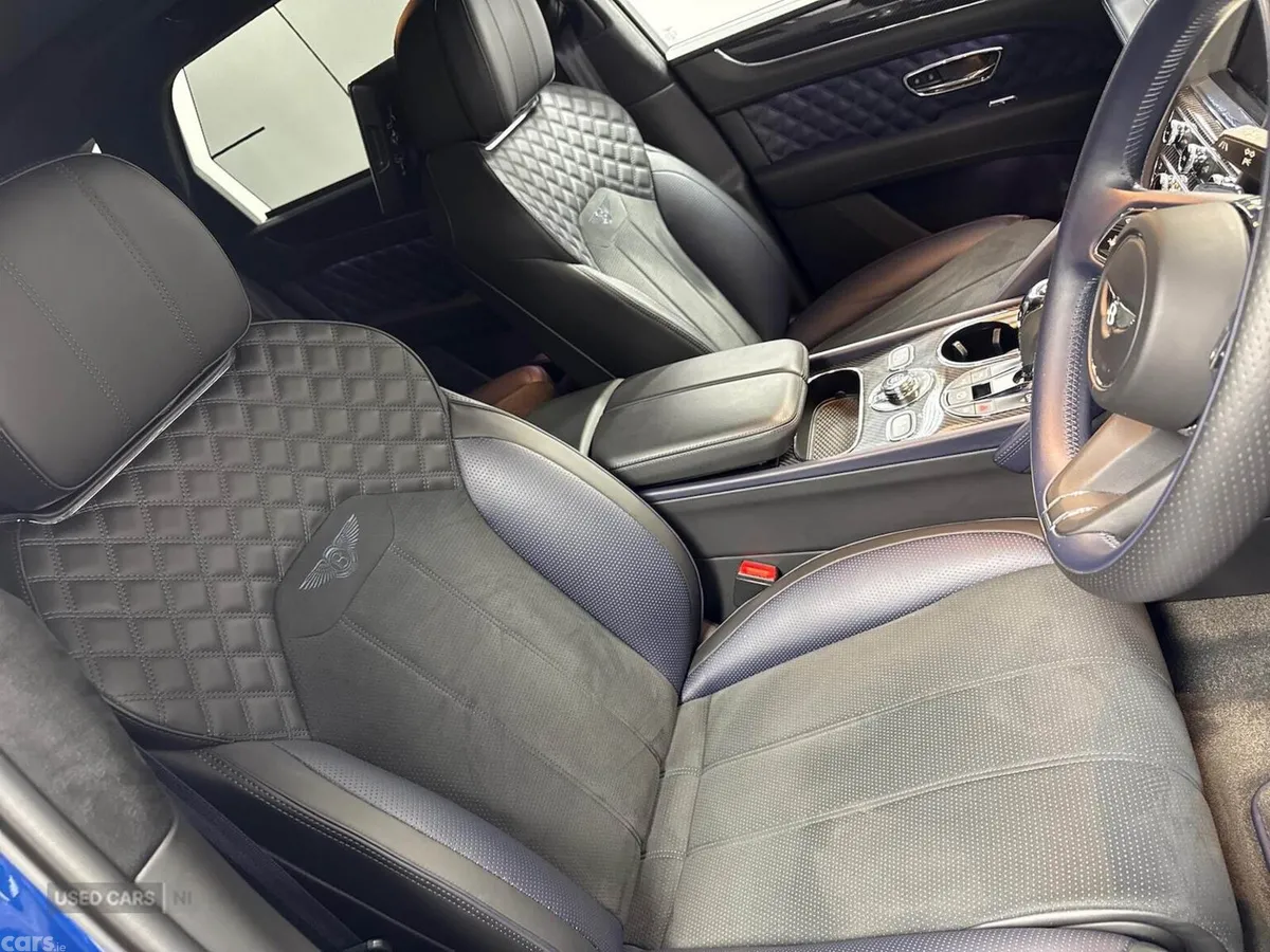 Bentley Bentayga SUV, Petrol, 2023, Blue
