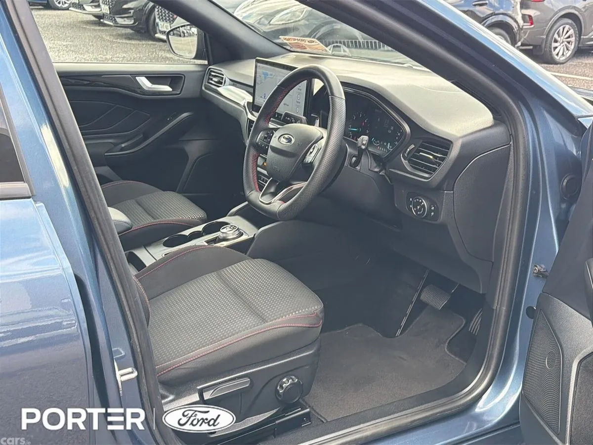 Ford Focus Hatchback, Diesel, 2024, Blue