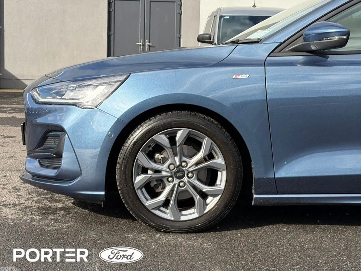 Ford Focus Hatchback, Diesel, 2024, Blue