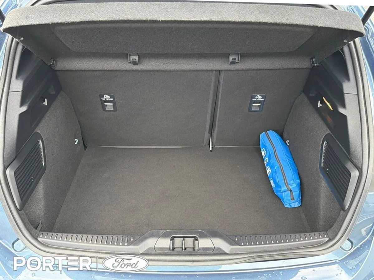 Ford Focus Hatchback, Diesel, 2024, Blue