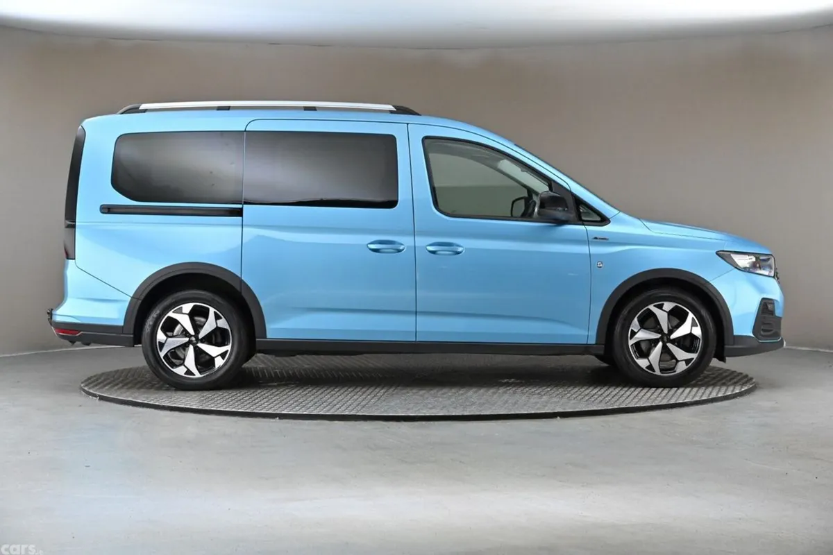Ford Tourneo Connect MPV, Diesel, 2023, Blue