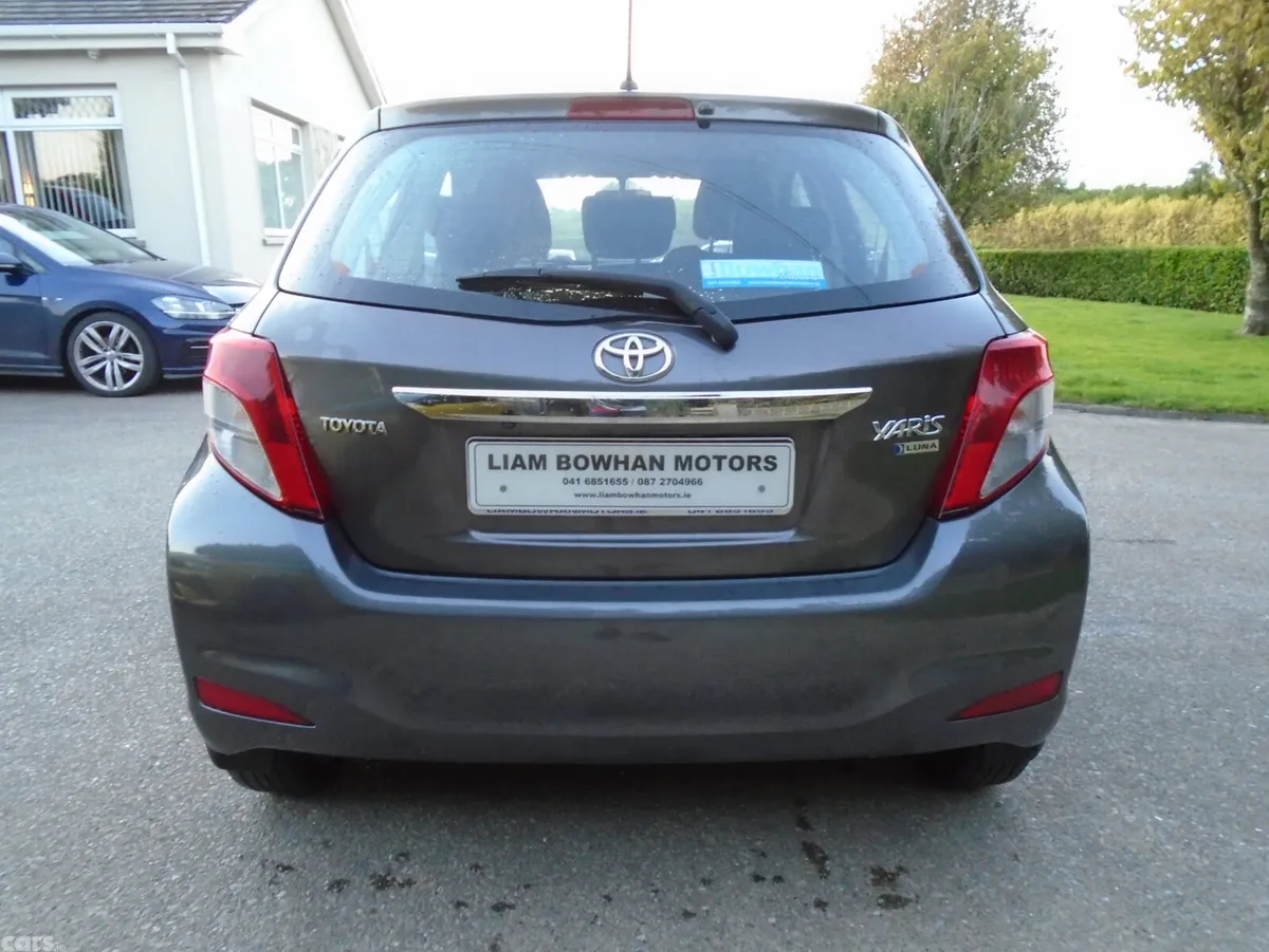Toyota Yaris Hatchback, Petrol, 2012, Grey