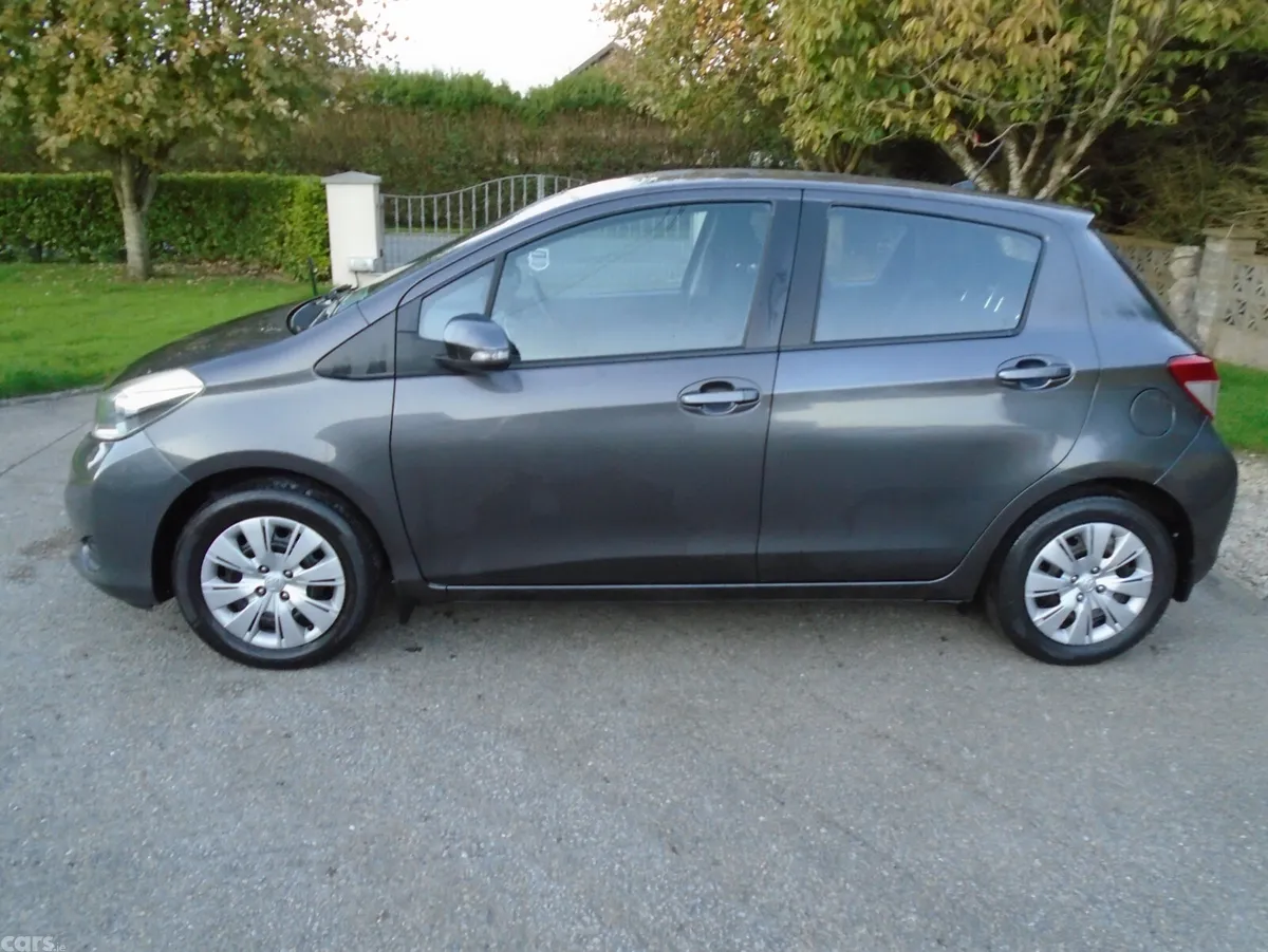 Toyota Yaris Hatchback, Petrol, 2012, Grey