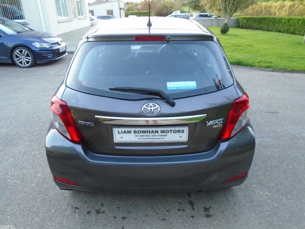 Toyota Yaris Hatchback, Petrol, 2012, Grey