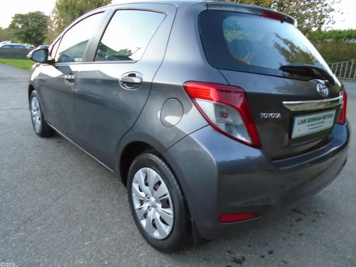 Toyota Yaris Hatchback, Petrol, 2012, Grey