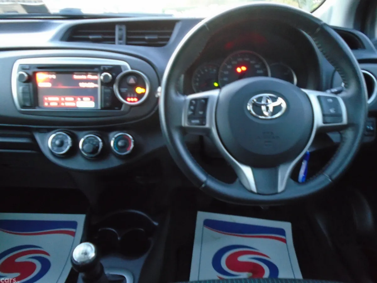 Toyota Yaris Hatchback, Petrol, 2012, Grey