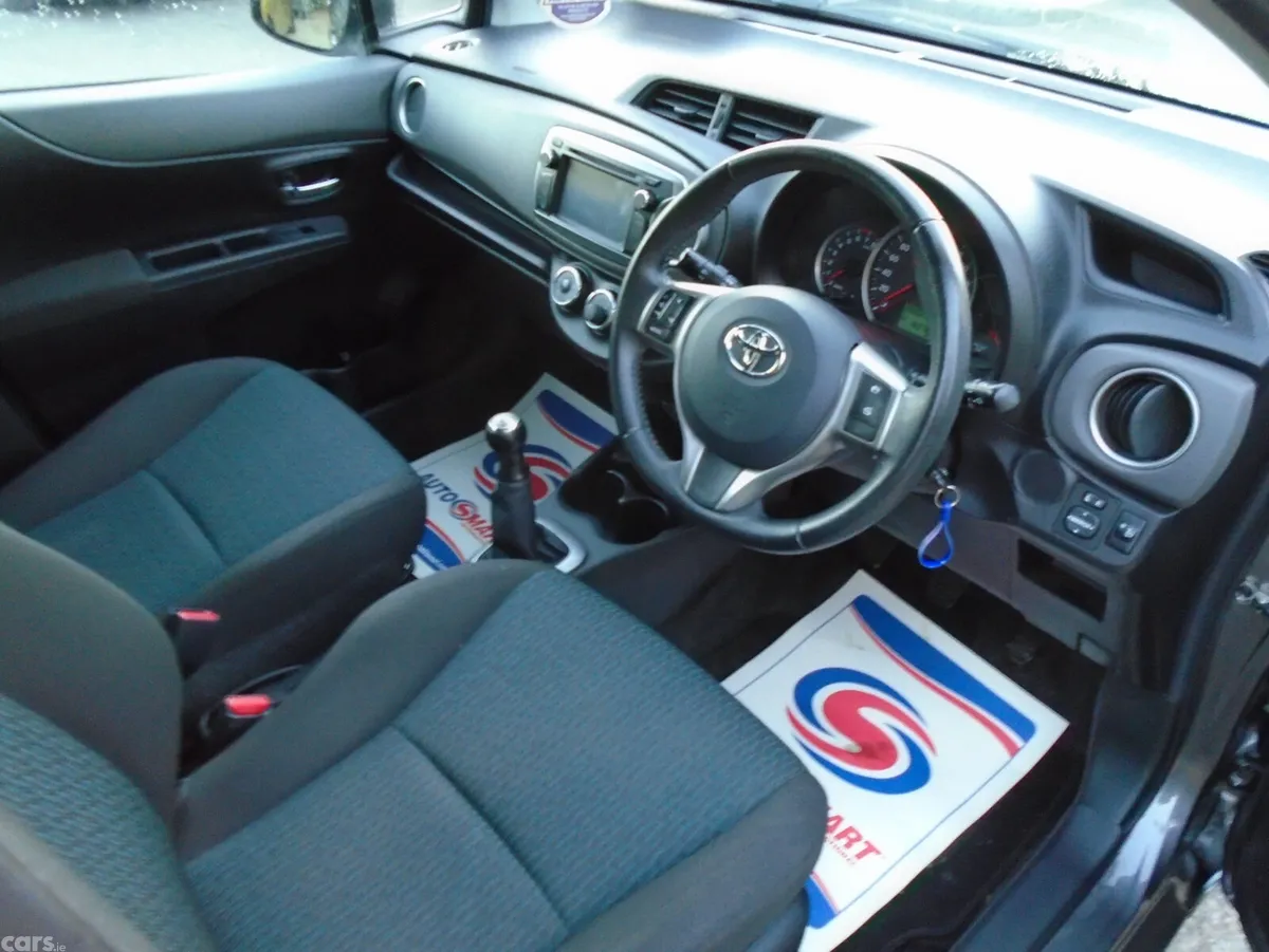 Toyota Yaris Hatchback, Petrol, 2012, Grey