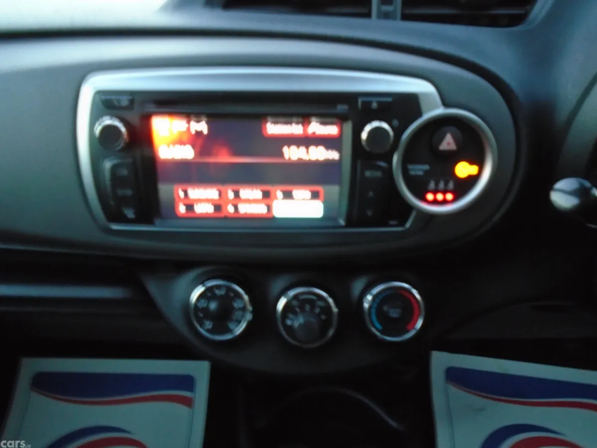 Toyota Yaris Hatchback, Petrol, 2012, Grey