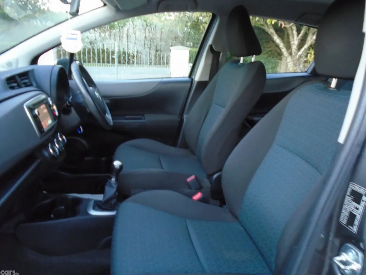 Toyota Yaris Hatchback, Petrol, 2012, Grey