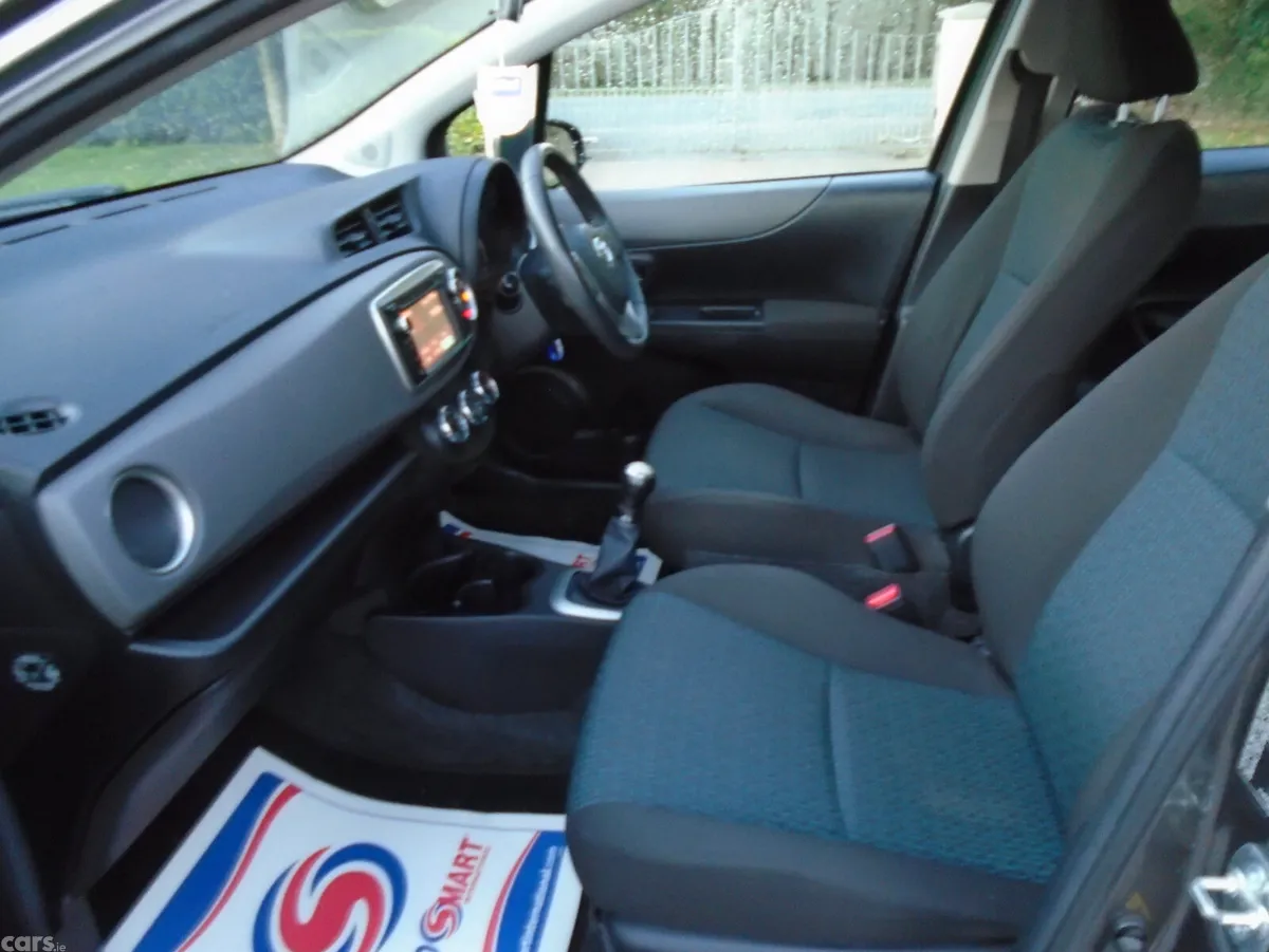 Toyota Yaris Hatchback, Petrol, 2012, Grey
