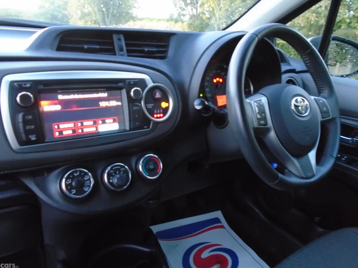 Toyota Yaris Hatchback, Petrol, 2012, Grey