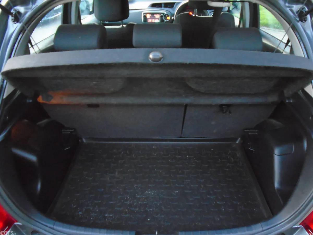 Toyota Yaris Hatchback, Petrol, 2012, Grey