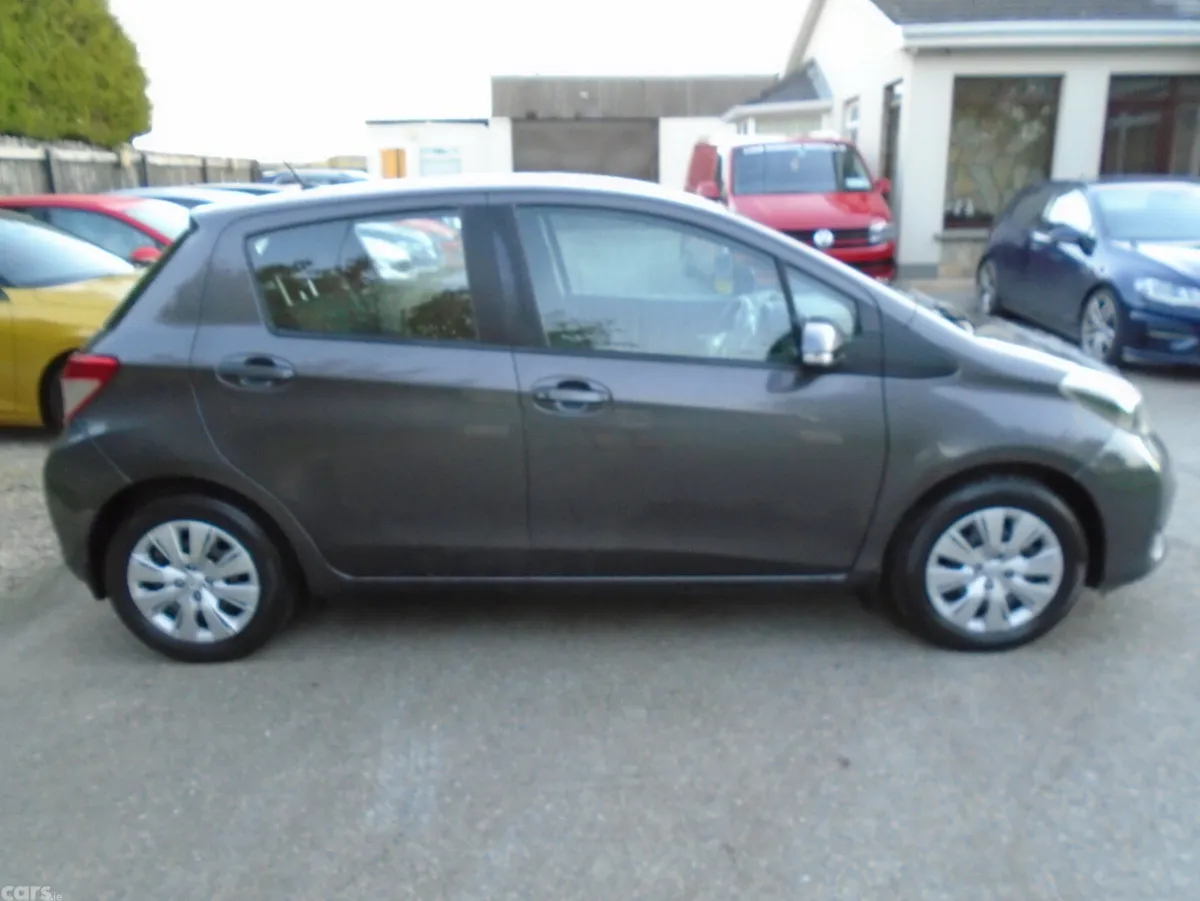 Toyota Yaris Hatchback, Petrol, 2012, Grey
