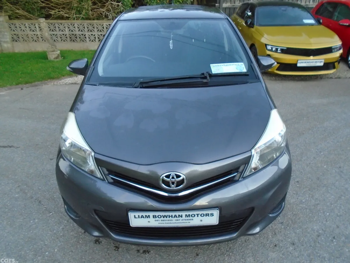 Toyota Yaris Hatchback, Petrol, 2012, Grey