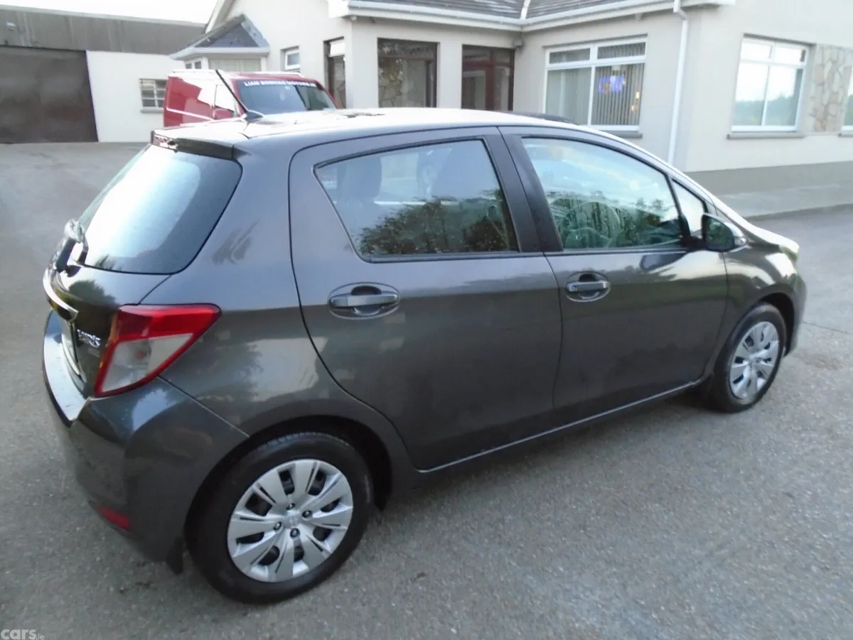 Toyota Yaris Hatchback, Petrol, 2012, Grey