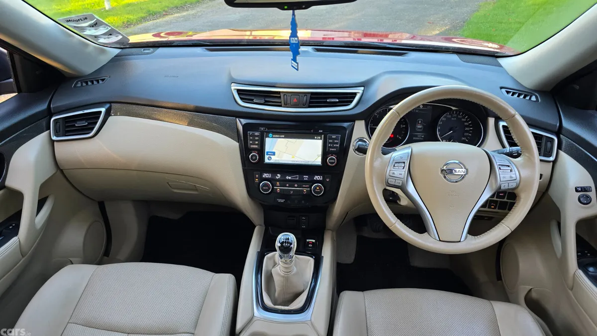 Nissan X-Trail SUV, Diesel, 2016, Red