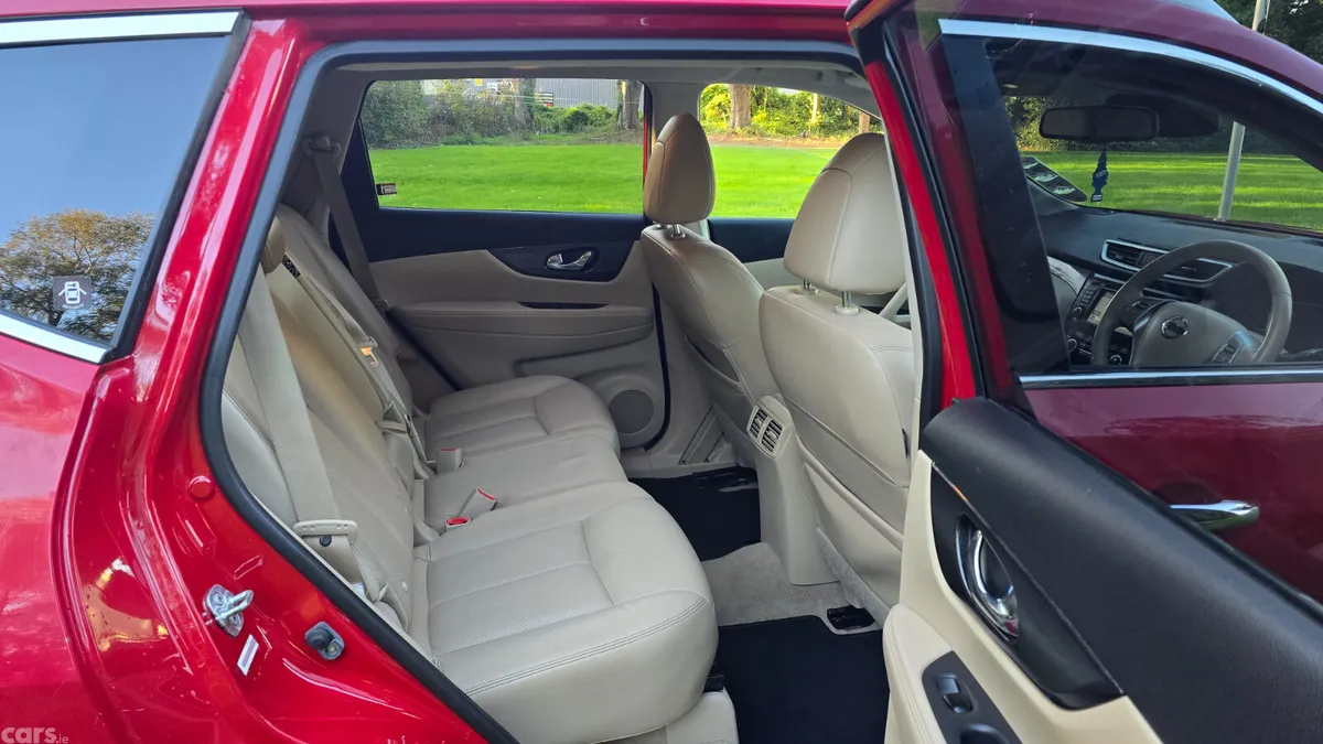 Nissan X-Trail SUV, Diesel, 2016, Red