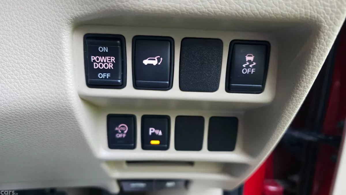 Nissan X-Trail SUV, Diesel, 2016, Red
