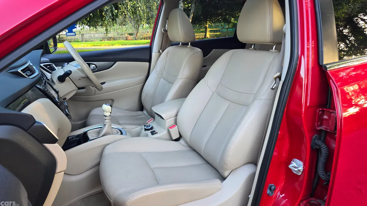 Nissan X-Trail SUV, Diesel, 2016, Red