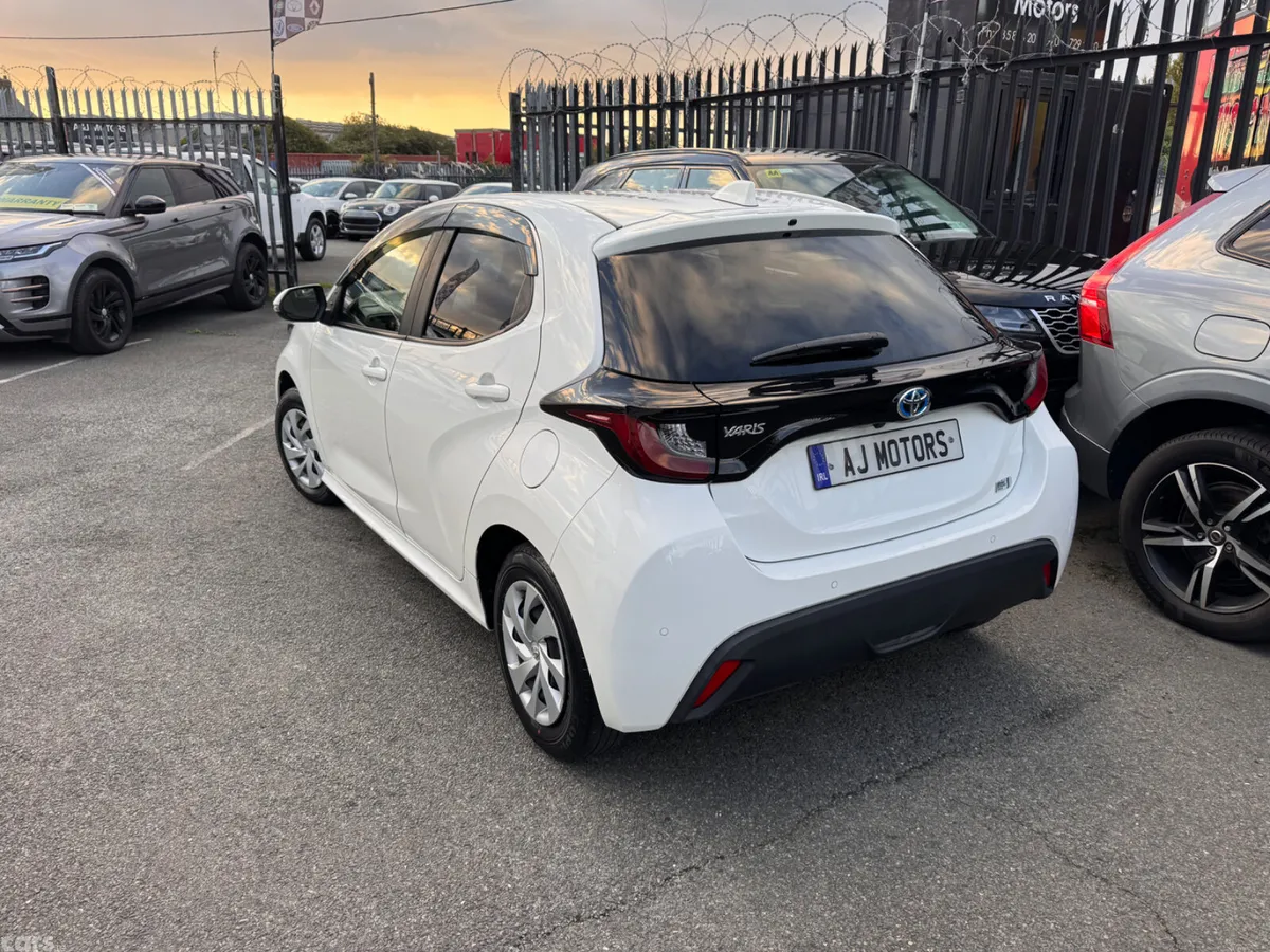 Toyota Yaris Hatchback, Petrol Hybrid, 2021, White