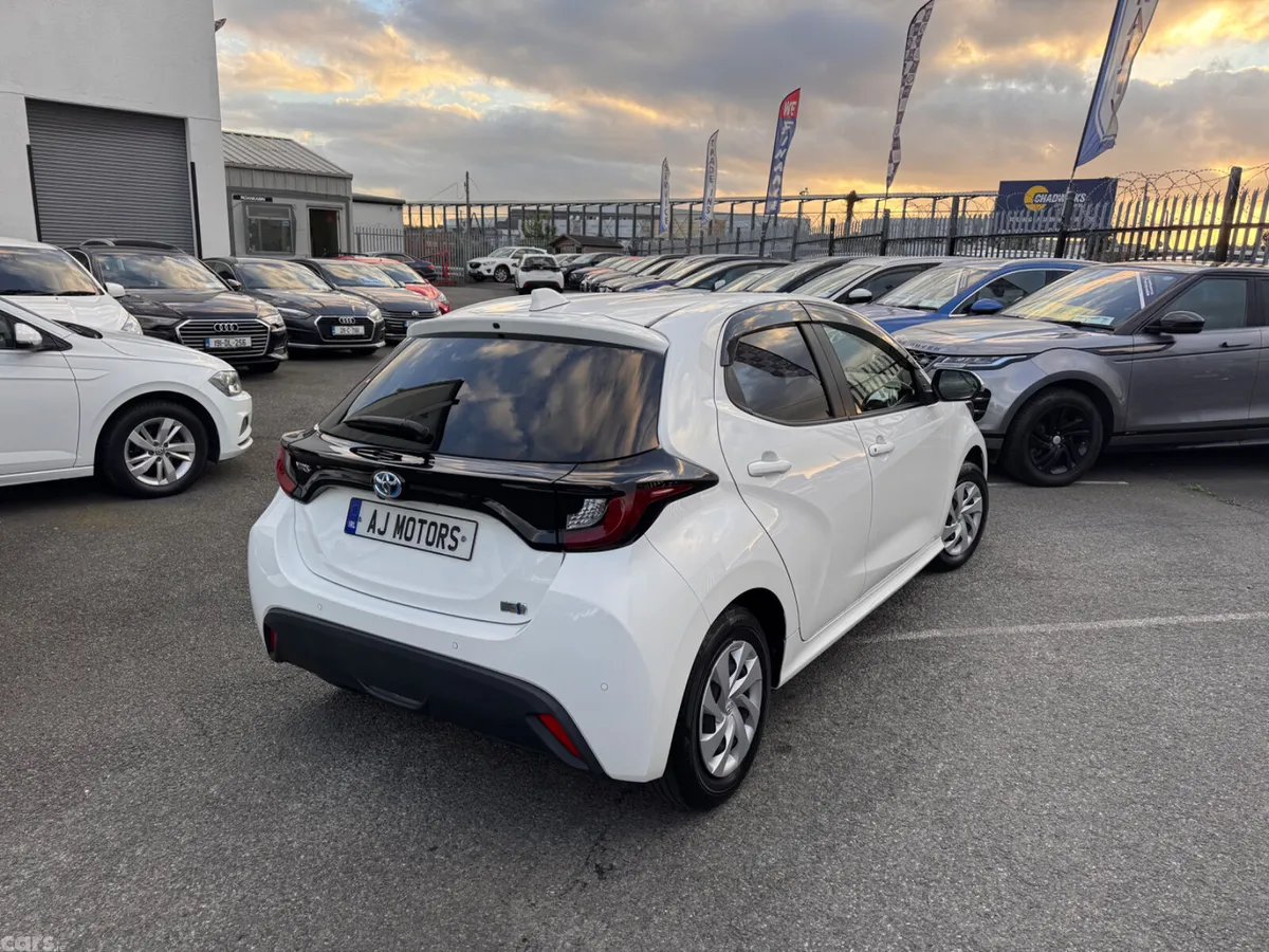 Toyota Yaris Hatchback, Petrol Hybrid, 2021, White