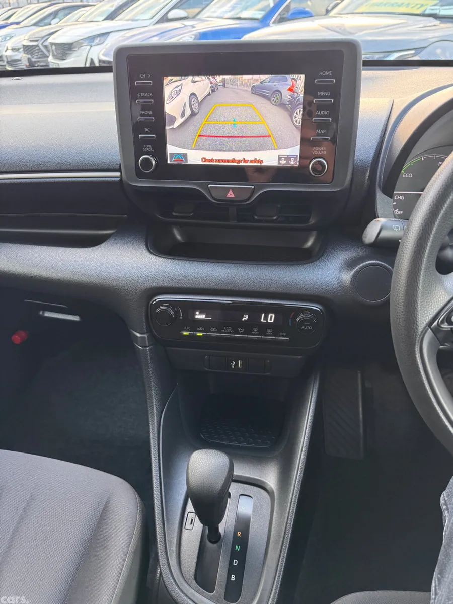 Toyota Yaris Hatchback, Petrol Hybrid, 2021, White