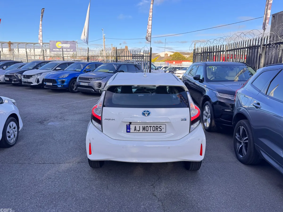Toyota Aqua Hatchback, Petrol Hybrid, 2021, White
