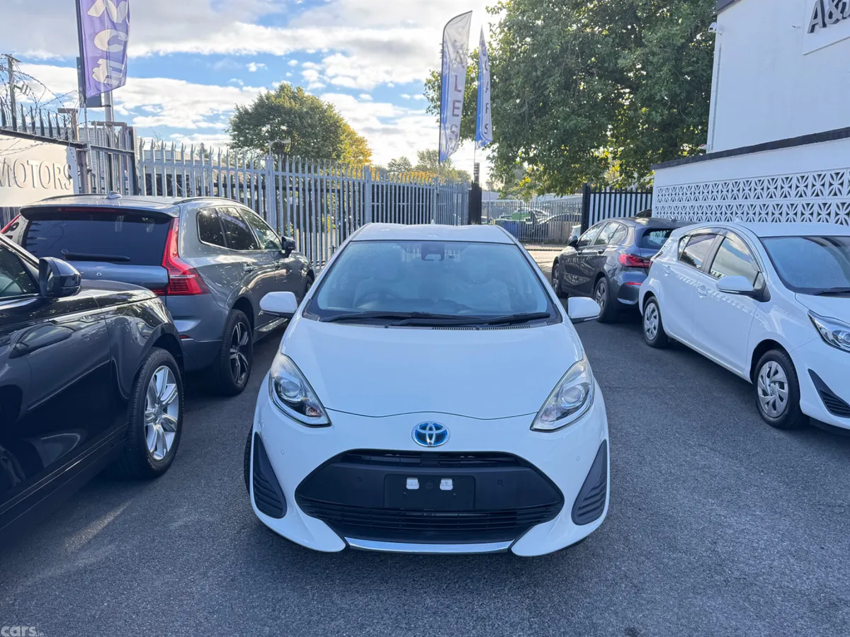 Toyota Aqua Hatchback, Petrol Hybrid, 2021, White