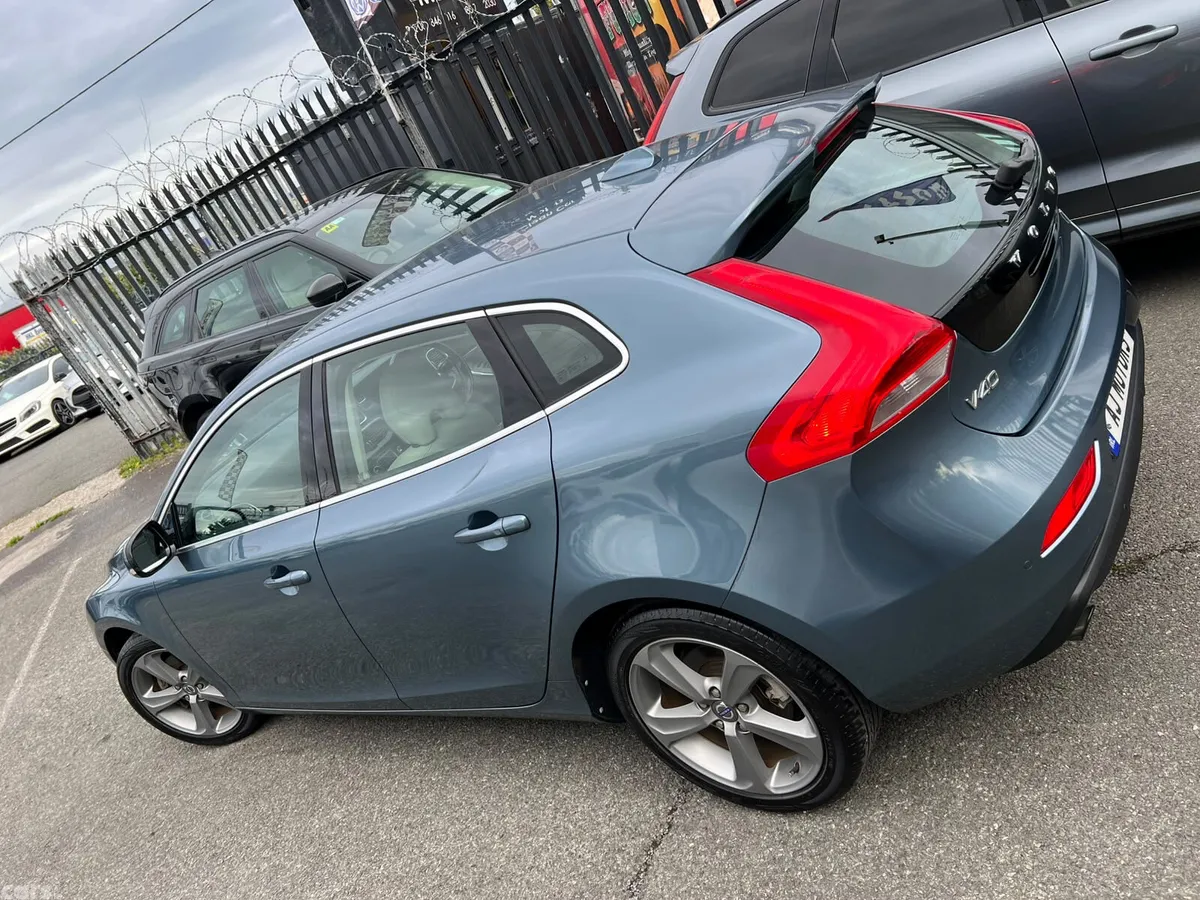 Volvo V40 Hatchback, Petrol, 2015, Blue