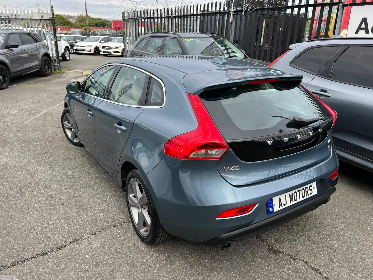Volvo V40 Hatchback, Petrol, 2015, Blue