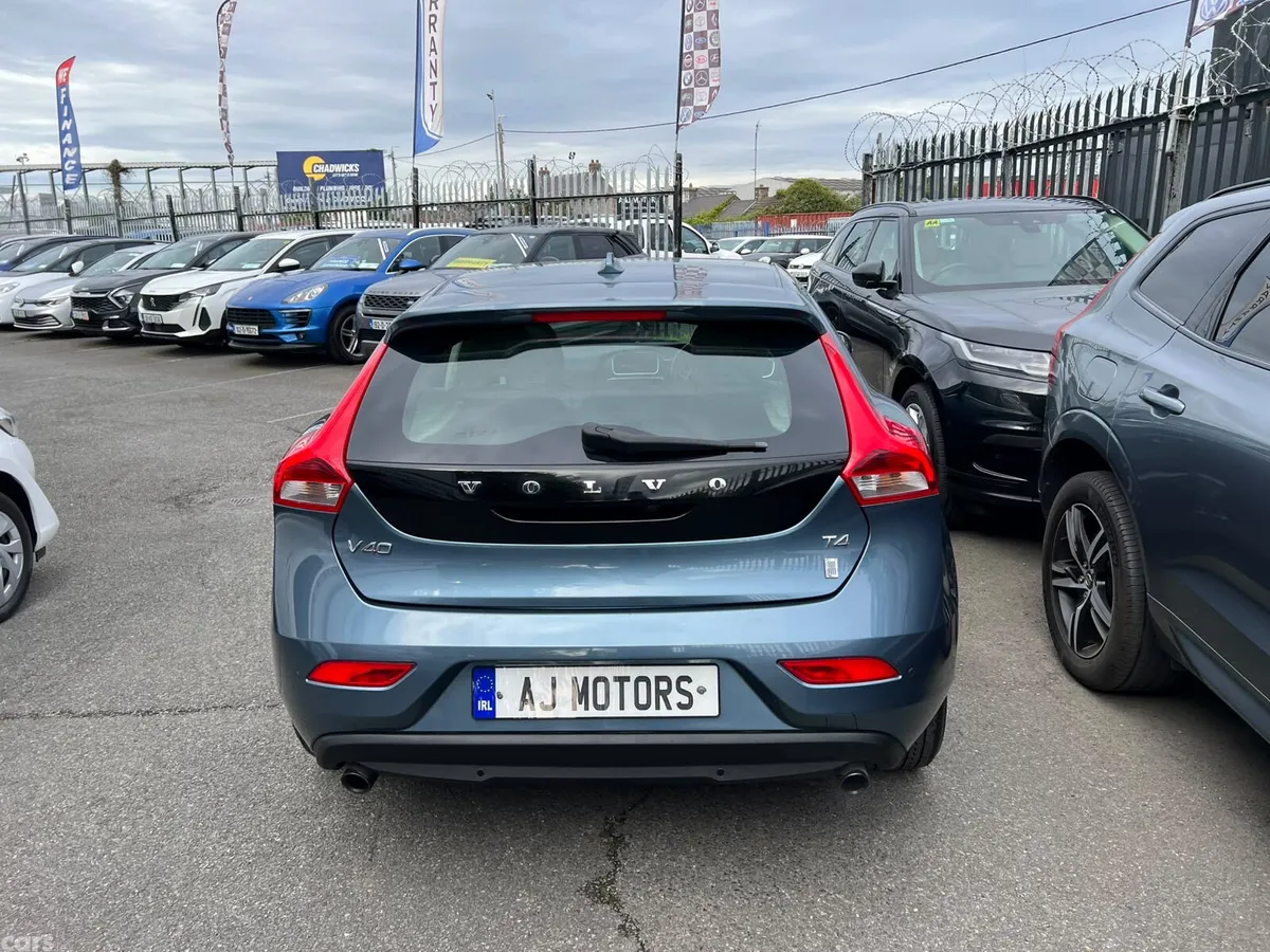 Volvo V40 Hatchback, Petrol, 2015, Blue