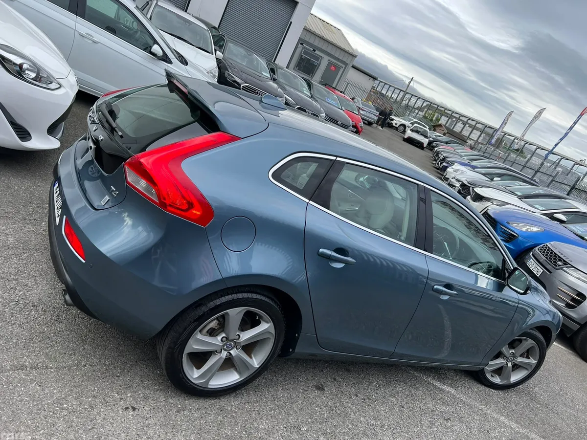 Volvo V40 Hatchback, Petrol, 2015, Blue
