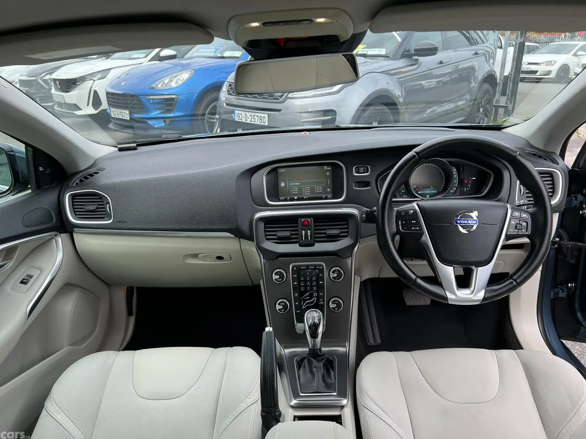 Volvo V40 Hatchback, Petrol, 2015, Blue