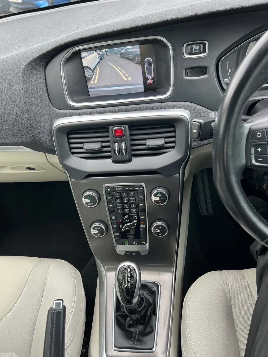 Volvo V40 Hatchback, Petrol, 2015, Blue