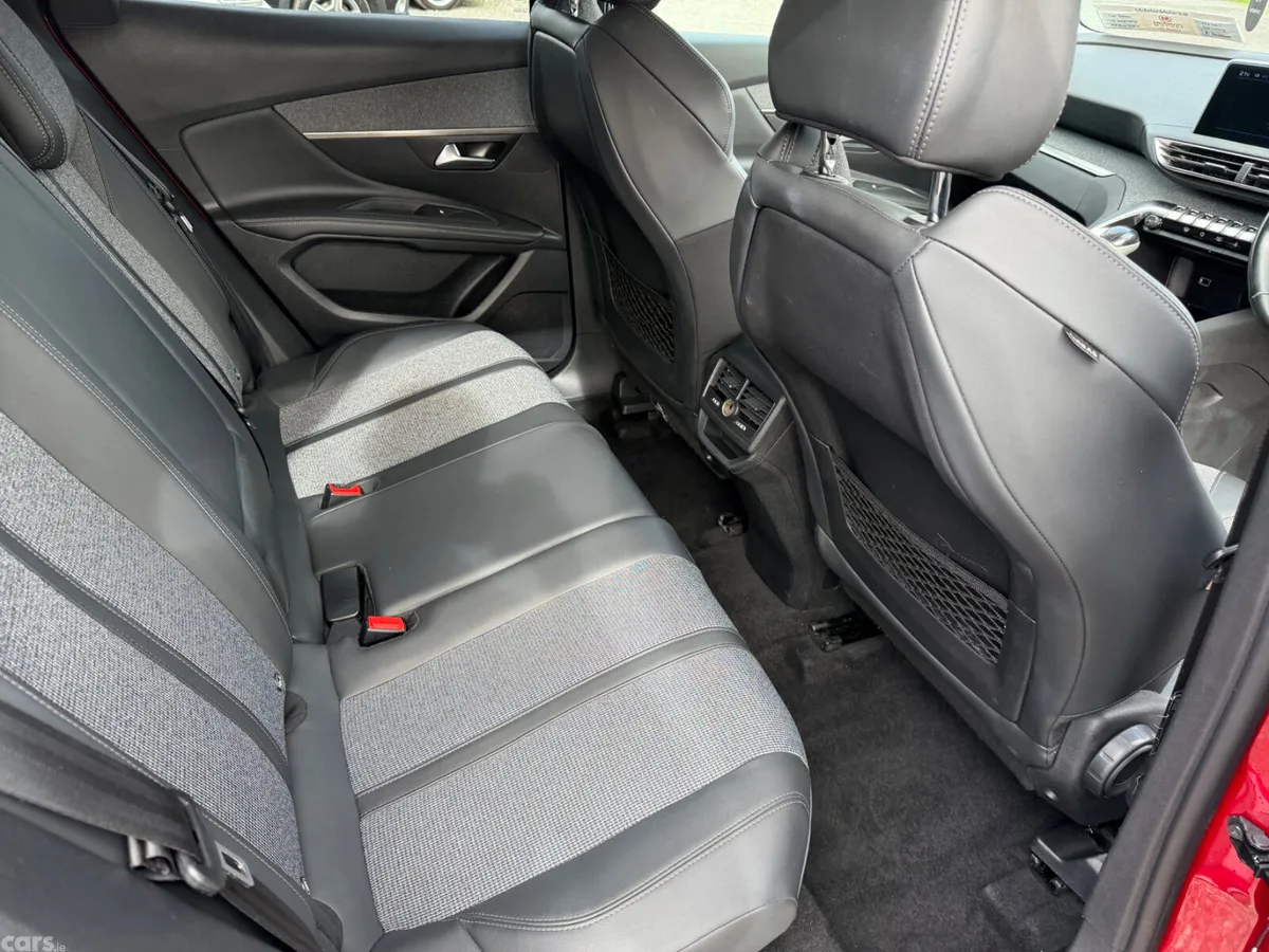 Peugeot 3008 MPV, Diesel, 2020, Red