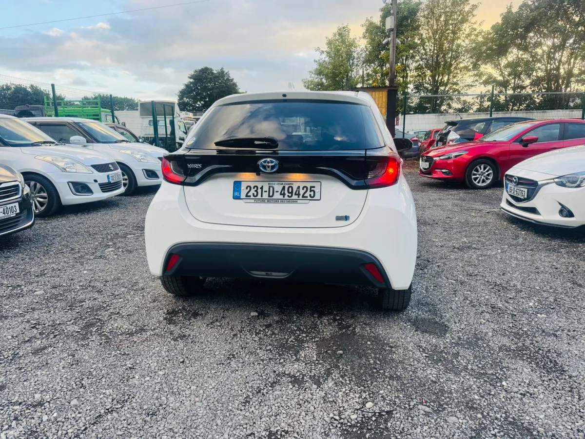 Toyota Yaris Hatchback, Petrol Hybrid, 2023, White