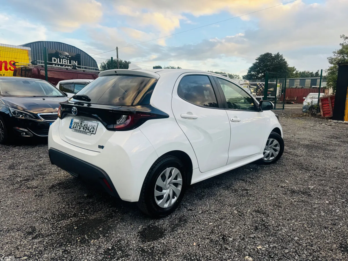 Toyota Yaris Hatchback, Petrol Hybrid, 2023, White