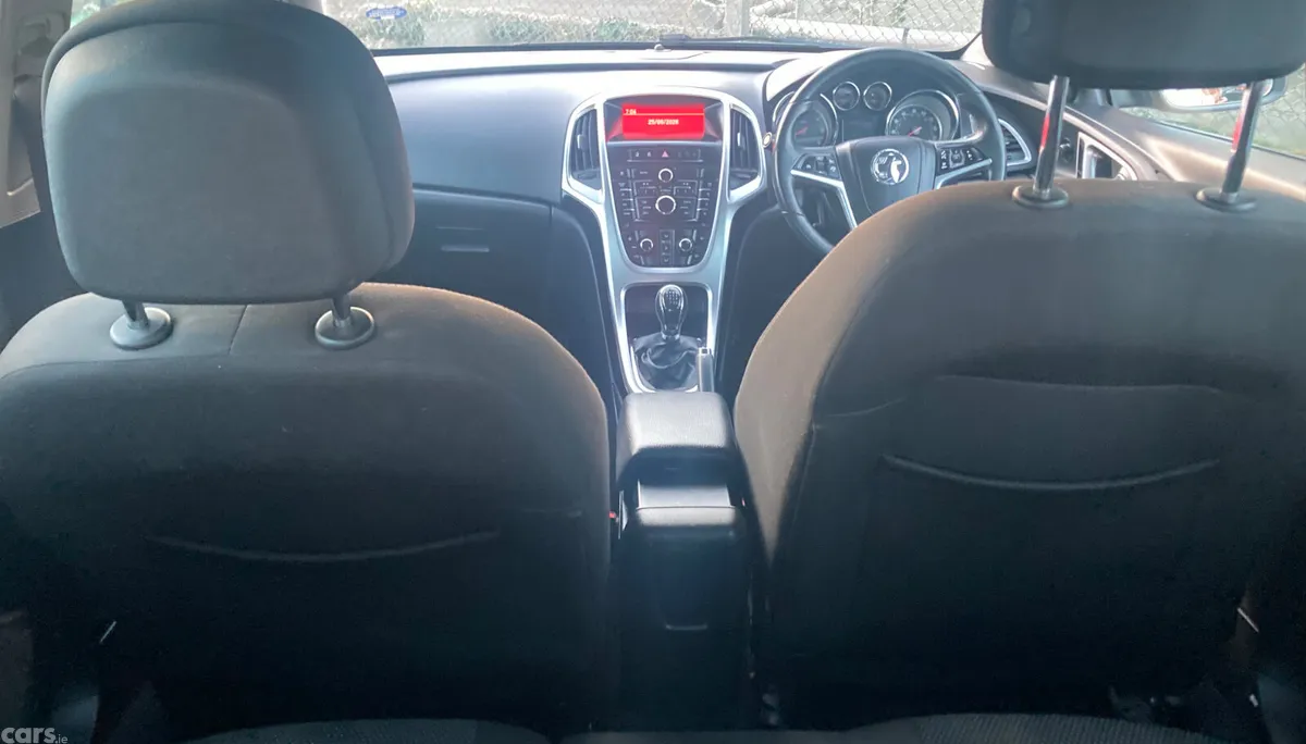 Opel Astra Estate, Diesel, 2014, Red