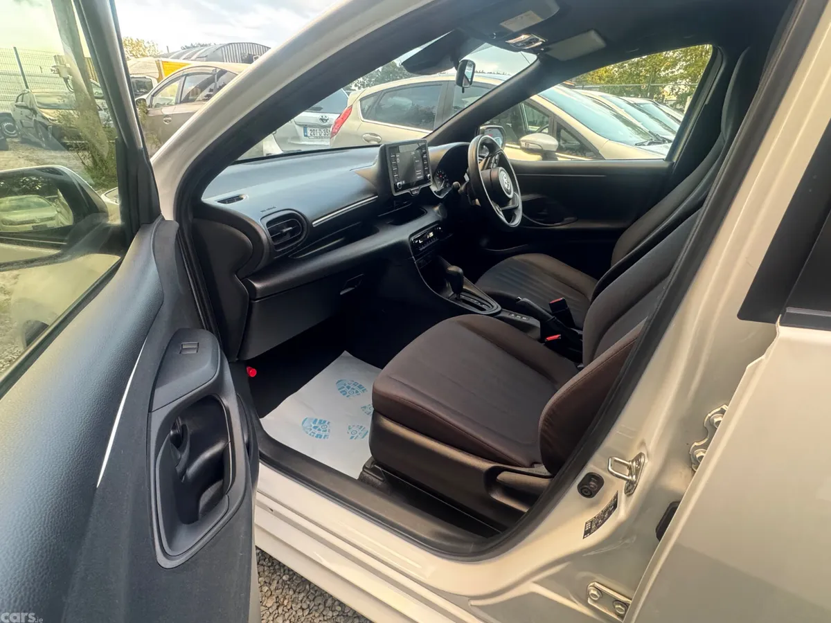 Toyota Yaris Hatchback, Petrol Hybrid, 2023, White
