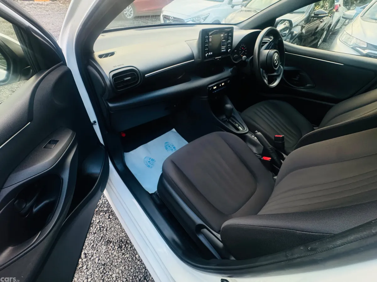Toyota Yaris Hatchback, Petrol Hybrid, 2023, White