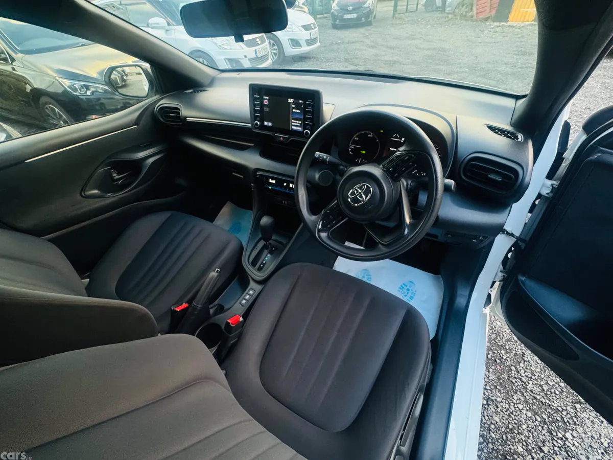 Toyota Yaris Hatchback, Petrol Hybrid, 2023, White