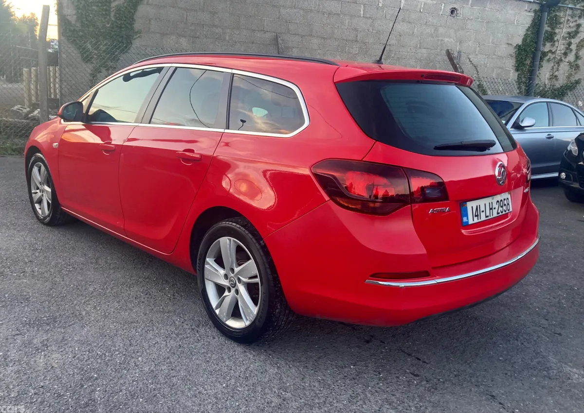 Opel Astra Estate, Diesel, 2014, Red