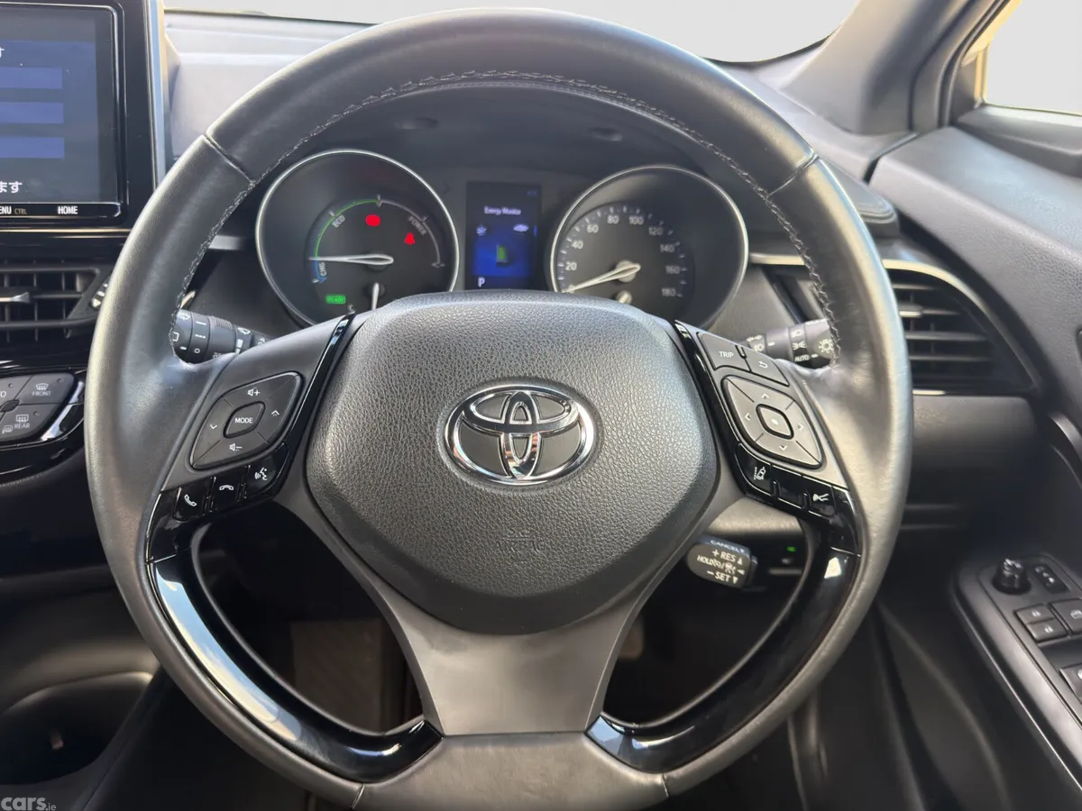 Toyota C-HR SUV, Petrol Hybrid, 2019, White