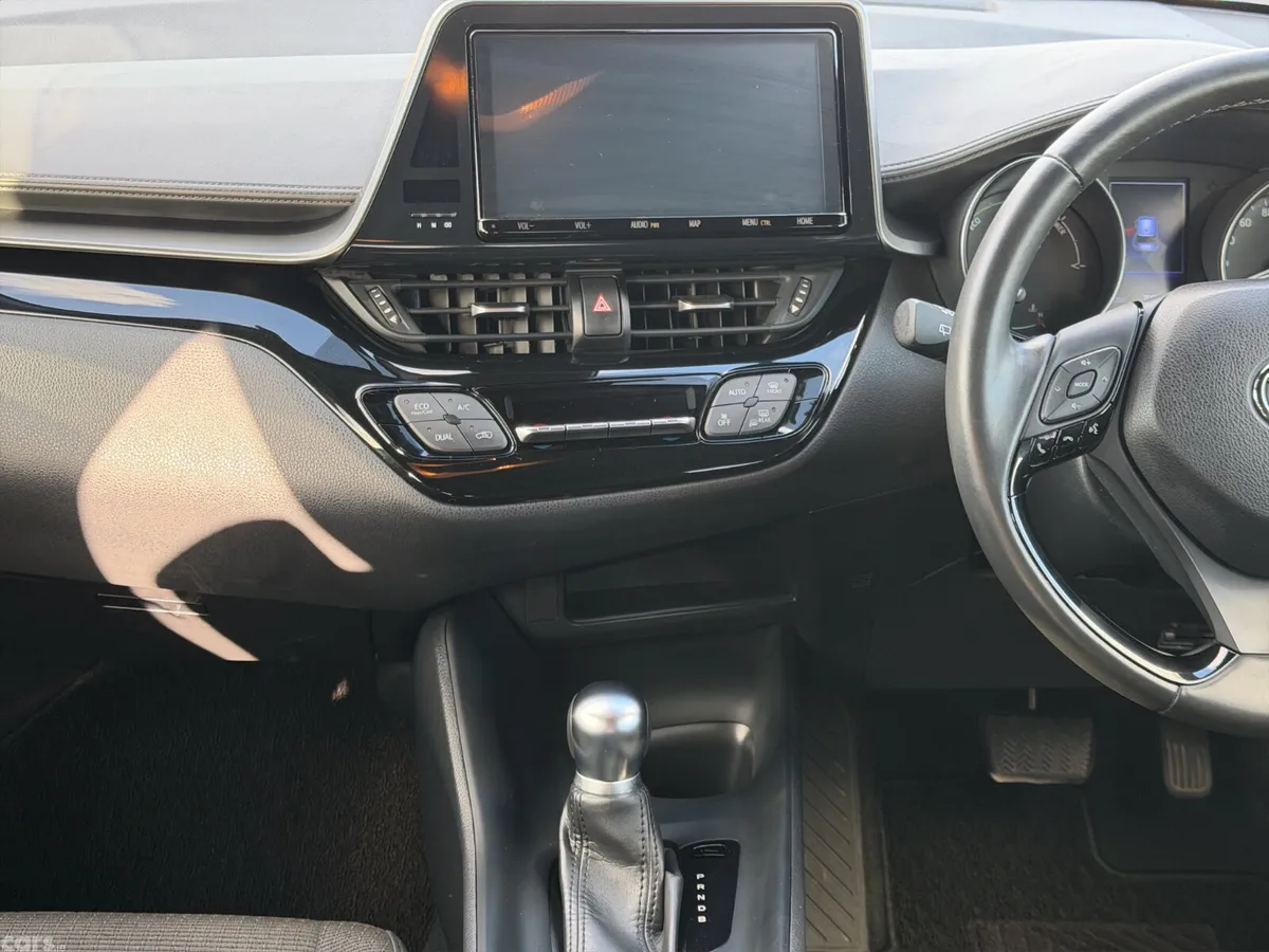 Toyota C-HR SUV, Petrol Hybrid, 2019, White