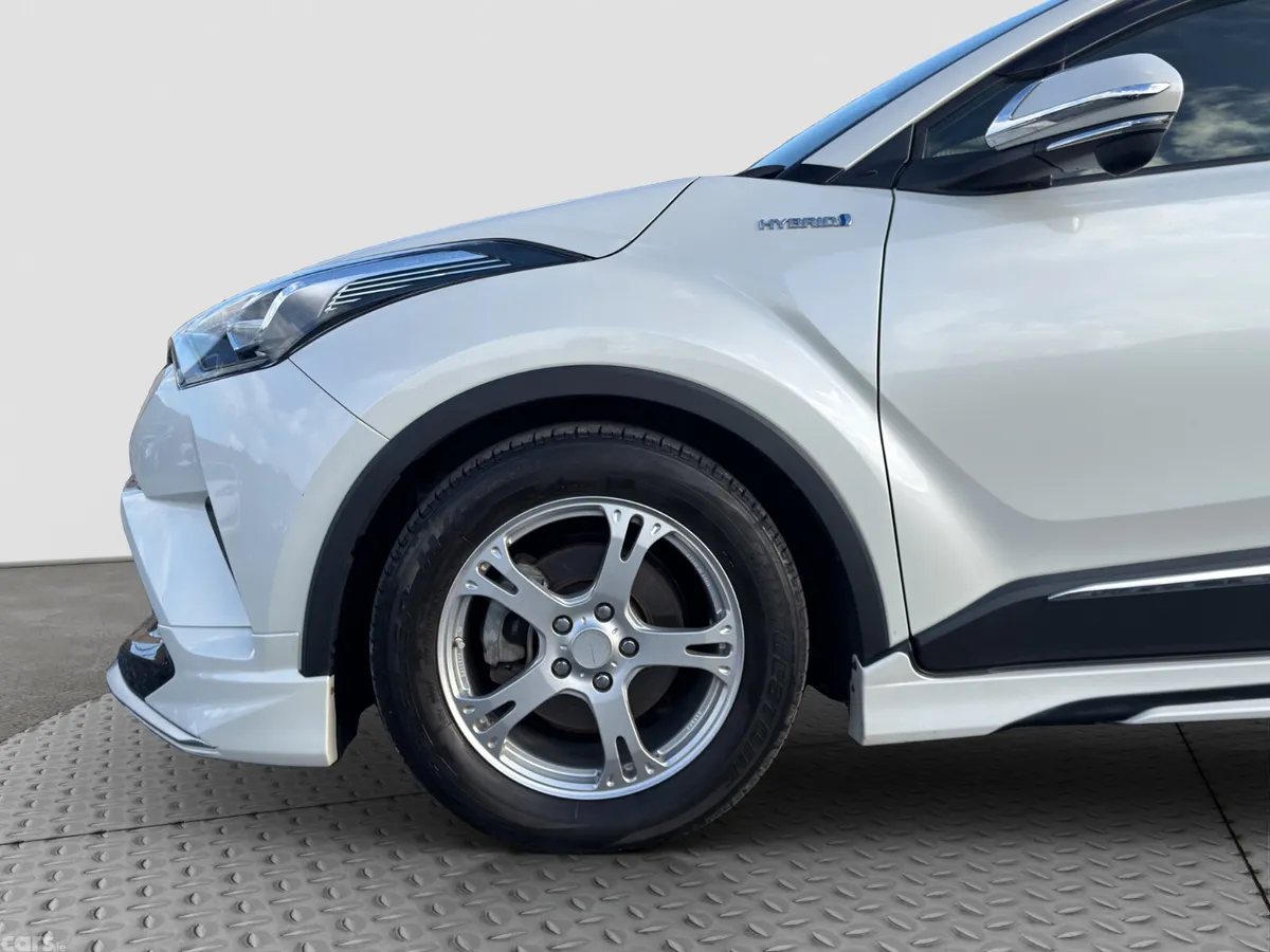 Toyota C-HR SUV, Petrol Hybrid, 2019, White